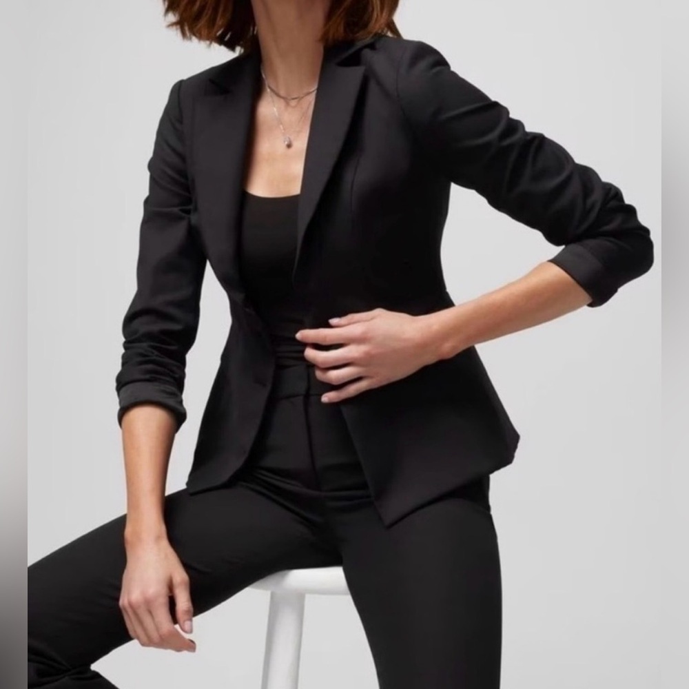 White House Black Market Signature
Blazer Black Size 6